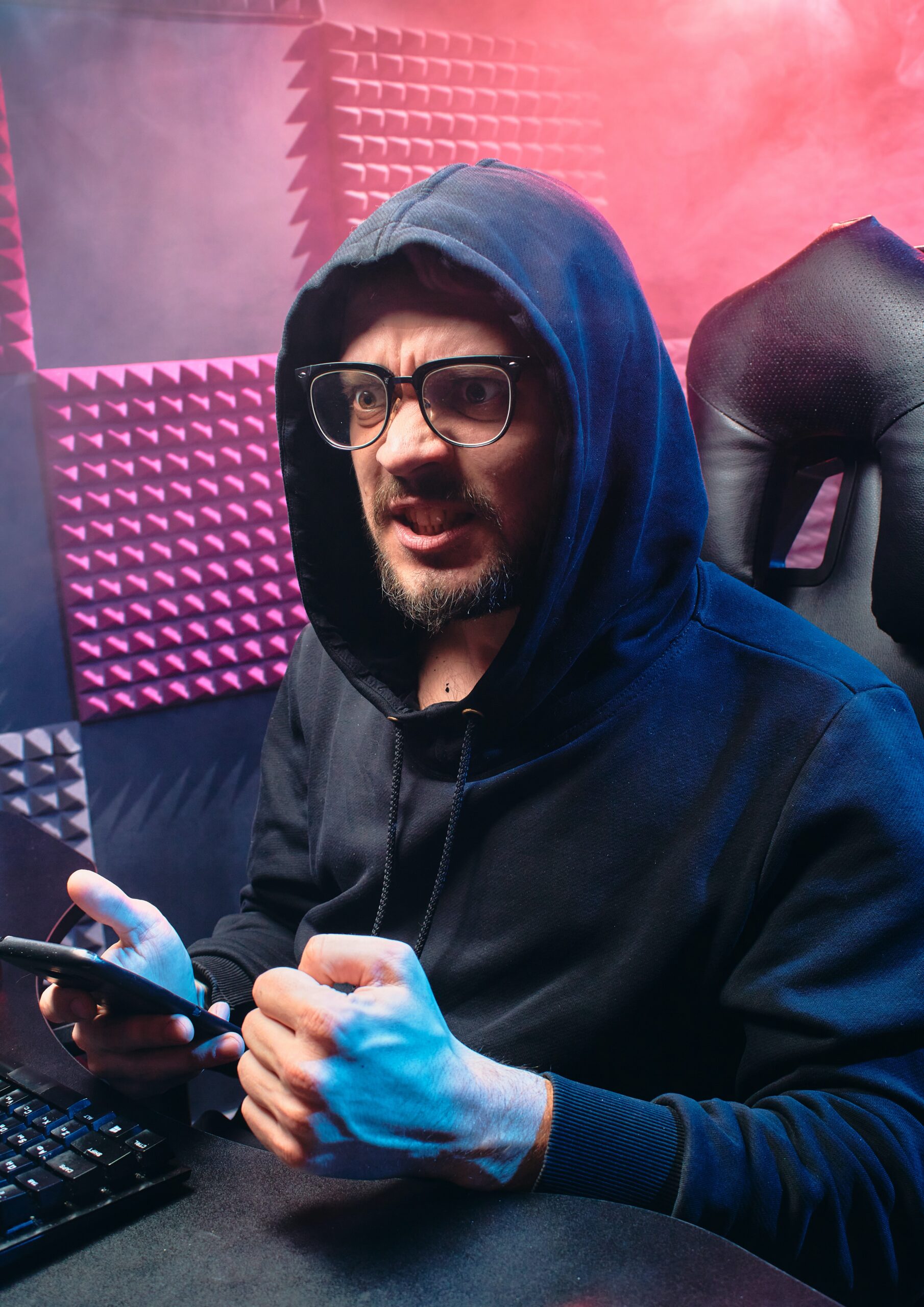 ظاهرة الابتزاز بالهاتف في نمو